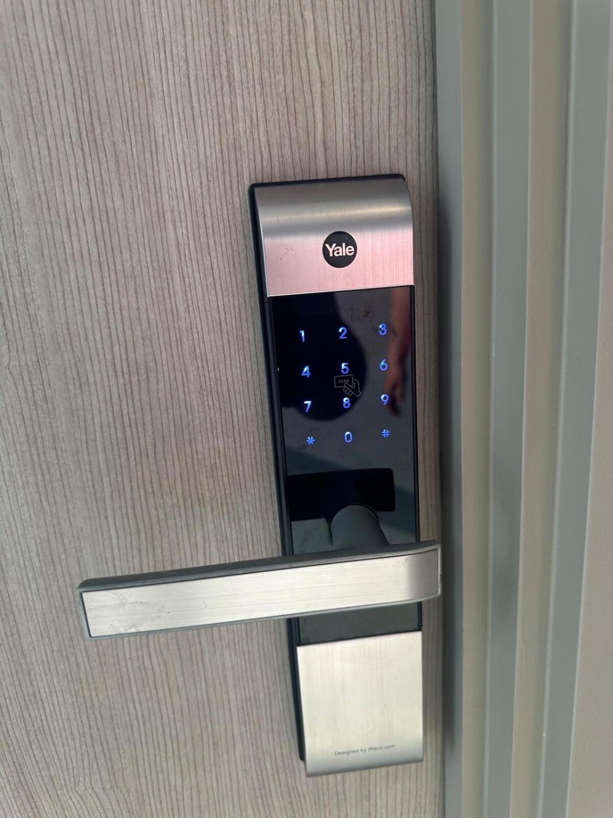 Apartment Luxury - Bts Punnawithi - Pool, Gym, Sauna Bangkok